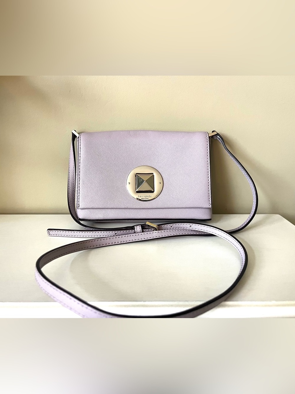 Kate Spade Newbury Lane Sally Saffiano Leather Crossbody bag in Lilac